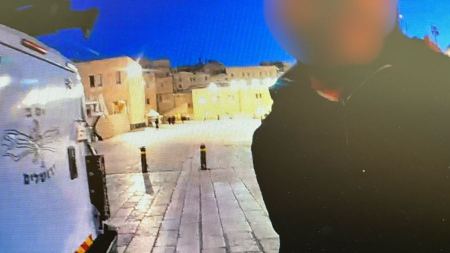 اعتقال مقيم بشكل غير قانوني قام بانتحال شخصية طبيب